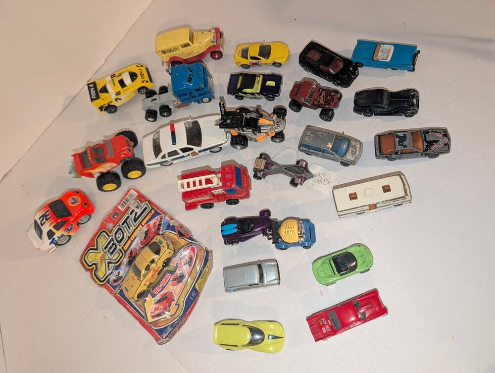 Mixed Lot 28 Vintage Diecast Cars Matchbox Hot wheel Vehicles Trucks X-Botz New